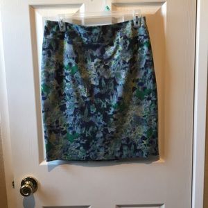 Halogen size 4 pencil skirt. Multi-colored.